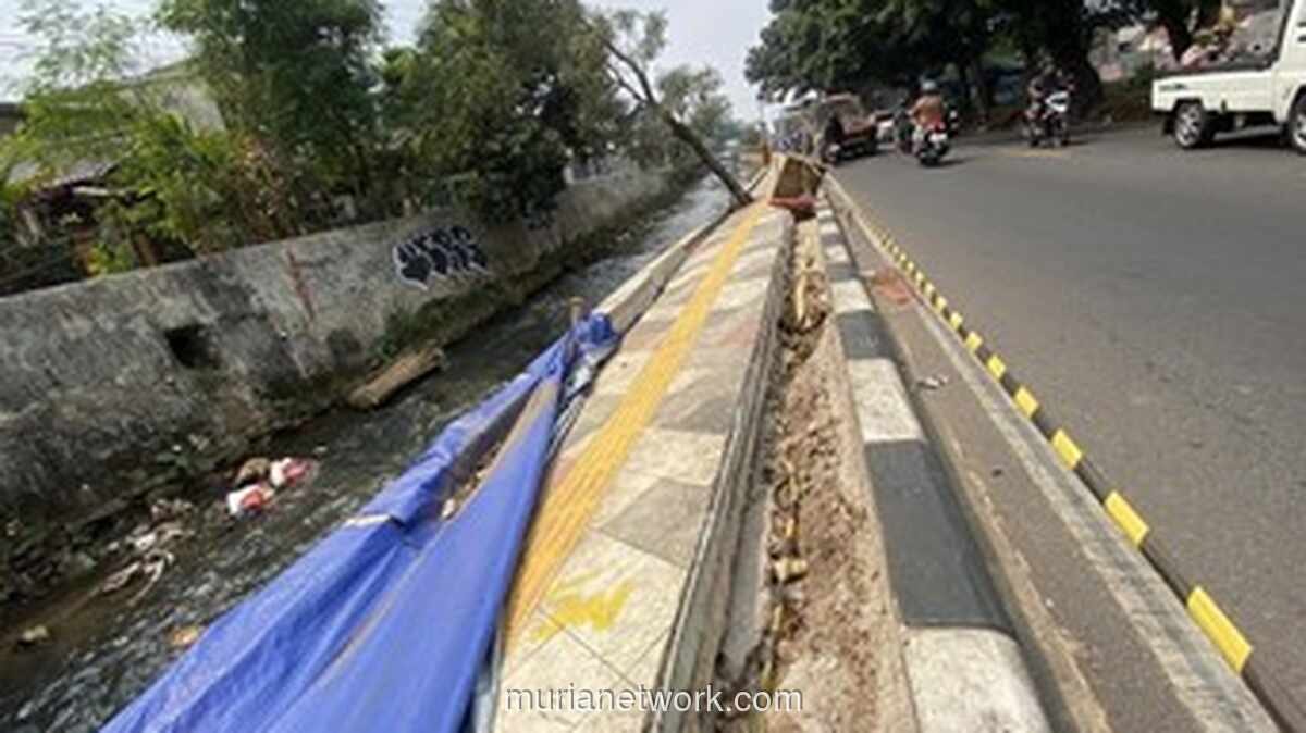 Trotoar di Sawangan Ambles, Pemkot Depok Segera Perbaiki