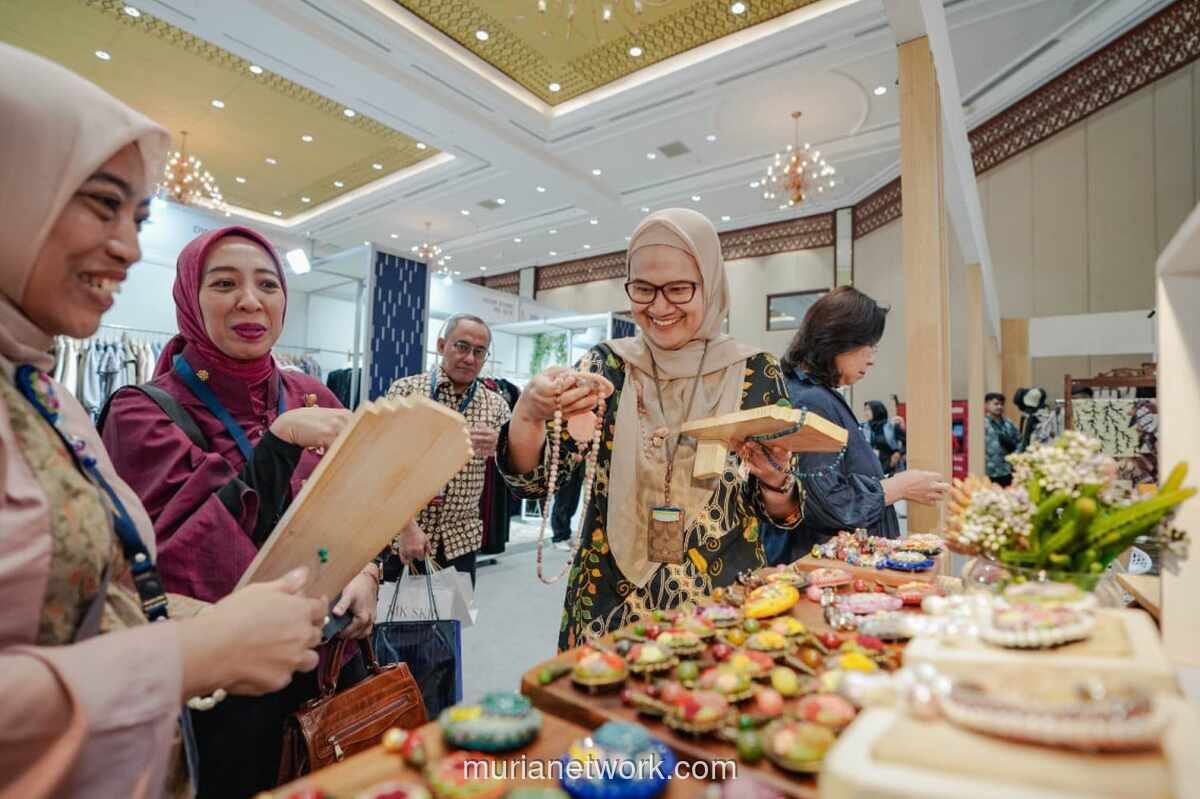 UMKM Binaan Pertamina Patra Niaga Curi Perhatian di Indonesia Fashion Week 2026