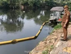 Pemkot Bekasi Uji Sampel Air Kali Cileungsi dan Kali Bekasi Usai Viral Berwarna Hitam