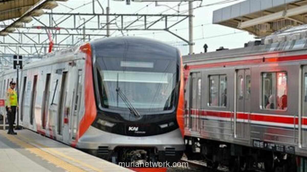 Kaca Pintu KRL Retak Diduga Kena Lemparan Batu, KAI Usut