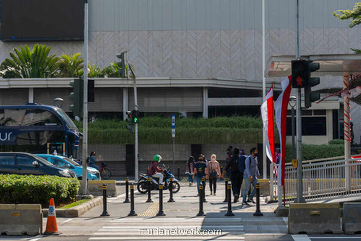 Pramono Anung Apresiasi Pramusapa Transjakarta Bantu Penumpang Disabilitas