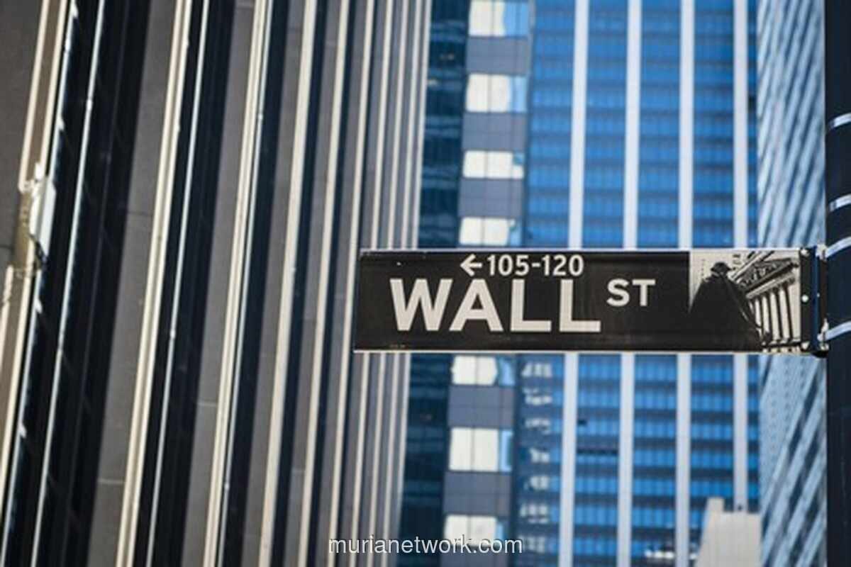 Wall Street Menguat, Saham Amazon Melonjak 15 Persen