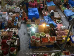 Wanita Diduga Pencuri Sayuran Diikat di Tiang Listrik Pasar Segiri