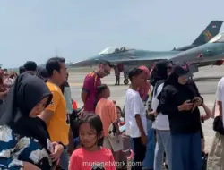 Enam Jet Tempur F-16 TNI AU Dipamerkan di Batam, Warga Antusias Menyaksikan